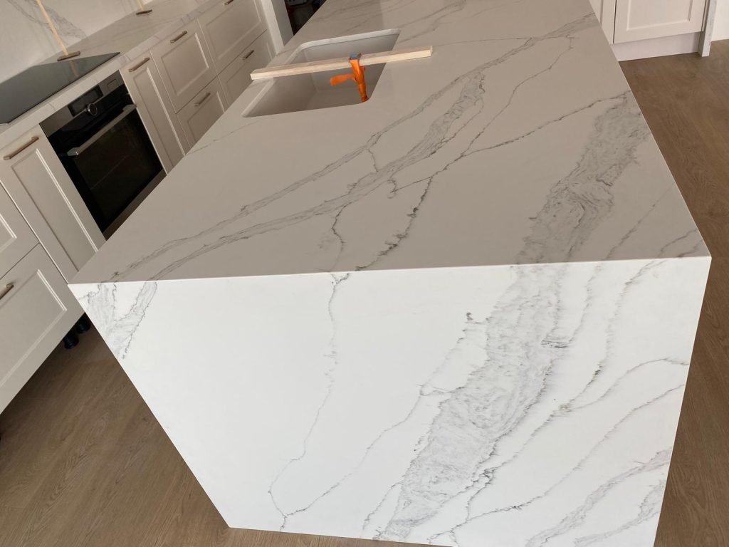 Blat Quartz Marmura Calacatta